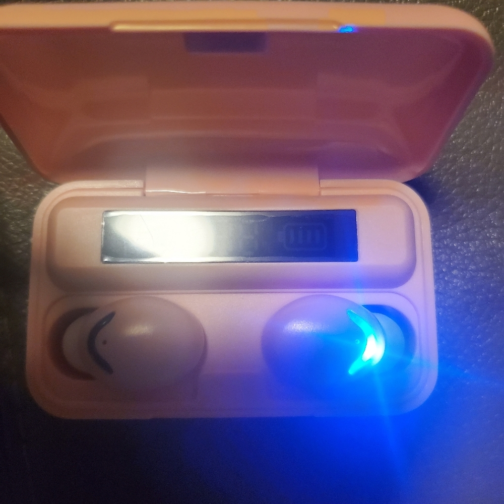 Earbuds - Picture 3 of 4
